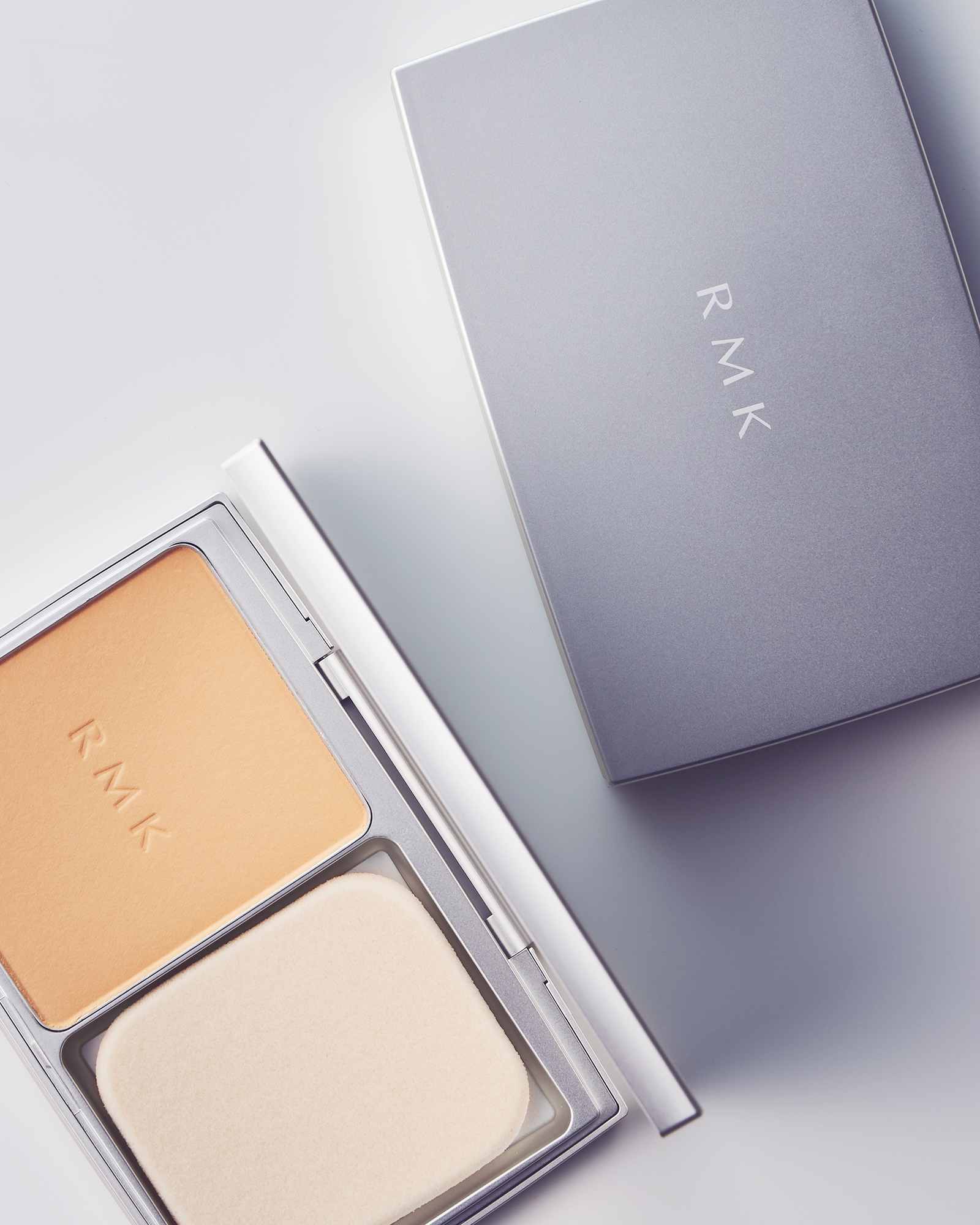 RMK エアリーパウダーファンデーション N