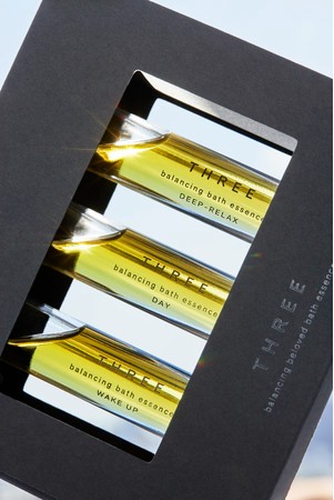THREE バランシング ビラブド バスエッセンス N