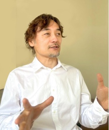 関川忍氏