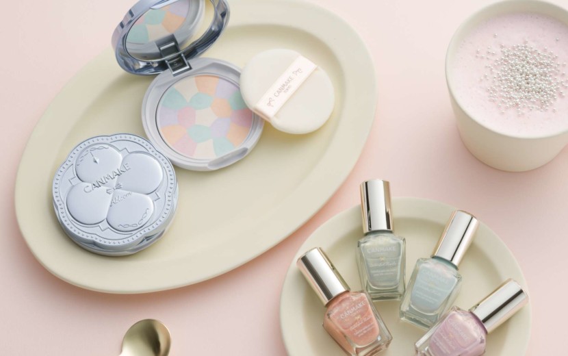 キャンメイク　イルミネイティングフィニッシュパウダー ～Abloom～