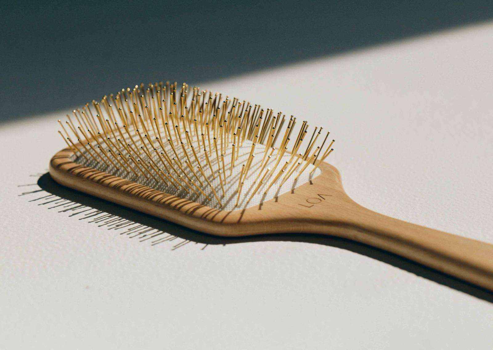 LOA THE 24K PADDLE BRUSH