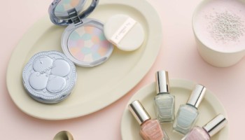キャンメイク　イルミネイティングフィニッシュパウダー ～Abloom～